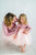 Vienādu kleitu komplekts mammai un meitai ''Milēna'' ar rozā krāsas fliteriem un rozā tilla svārku daļu