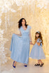 Gaiši zilu kleitu komplekts mammai un meitai ''Tifānija'' dekorēts ar spalvām un pērlēm