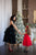 Volānu kleitas midi garumā mammai un meitai ''Adrija'' sarkanā un melnā krāsā