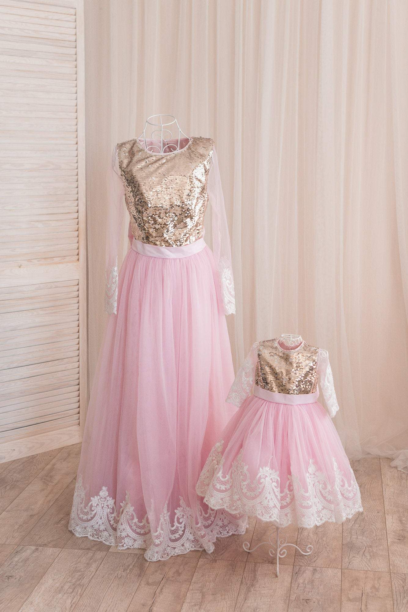 A set of identical dresses for mother and daughter "Julia" with golden A set of identical dresses for mother and daughter "Julia" with golden