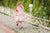 Rozā kokvilnas kleita meitenēm ''Olīvija'' ar volānveida piedurknēm