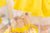 Vienādu kleitu komplekts mammai un meitai ''Emīlija'' dzeltenā krāsā ar zelta ziedu dekorācijām