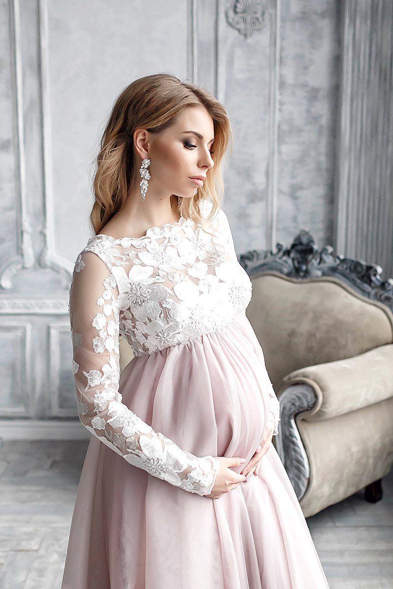 Long mother-to-be dress "Aurelia" in powder pink color with white lace Long mother-to-be dress "Aurelia" in powder pink color with white lace
