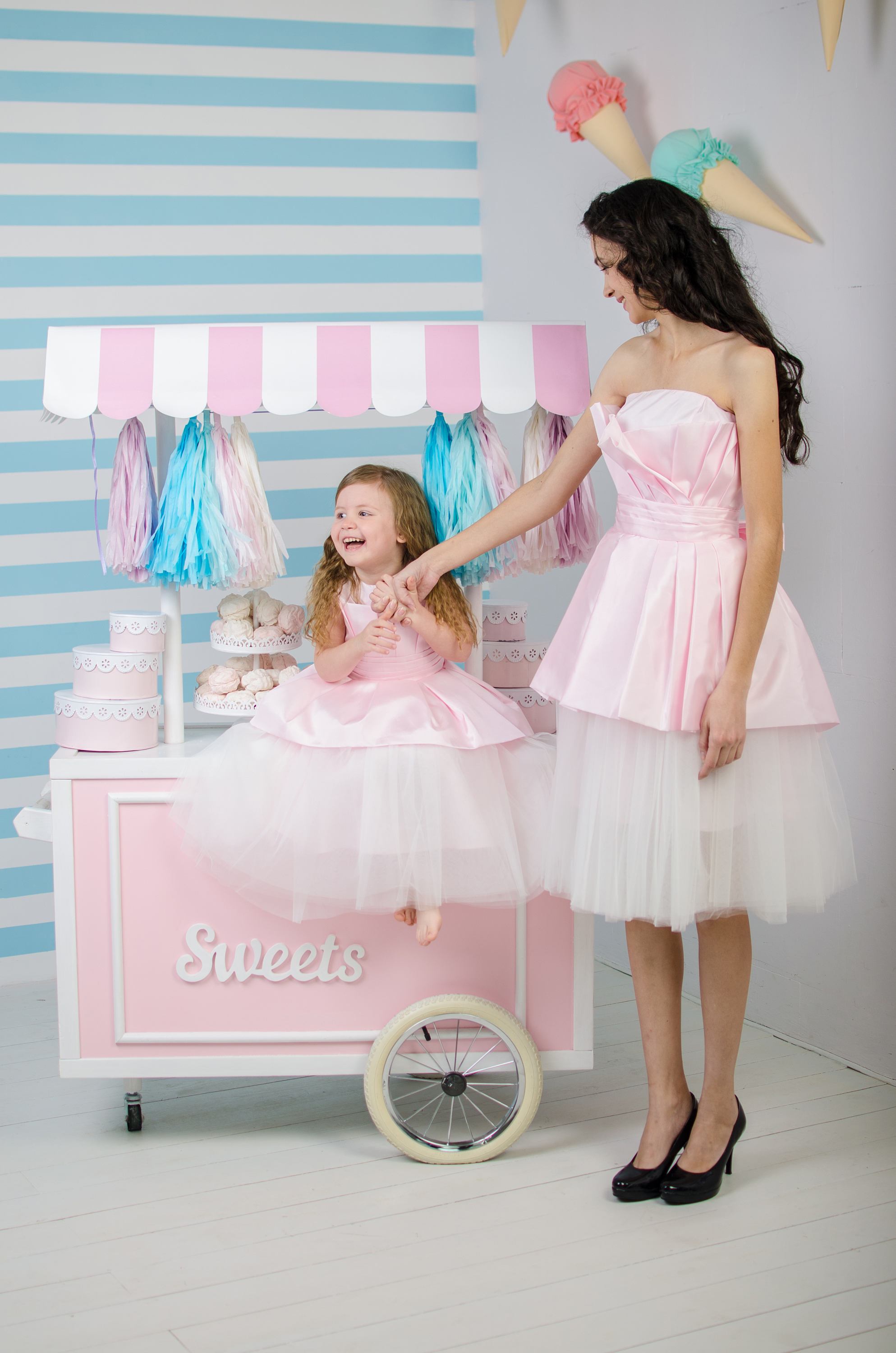Birthday matching dresses for mother and daughter "Leila" in pink colo Birthday matching dresses for mother and daughter "Leila" in pink colo